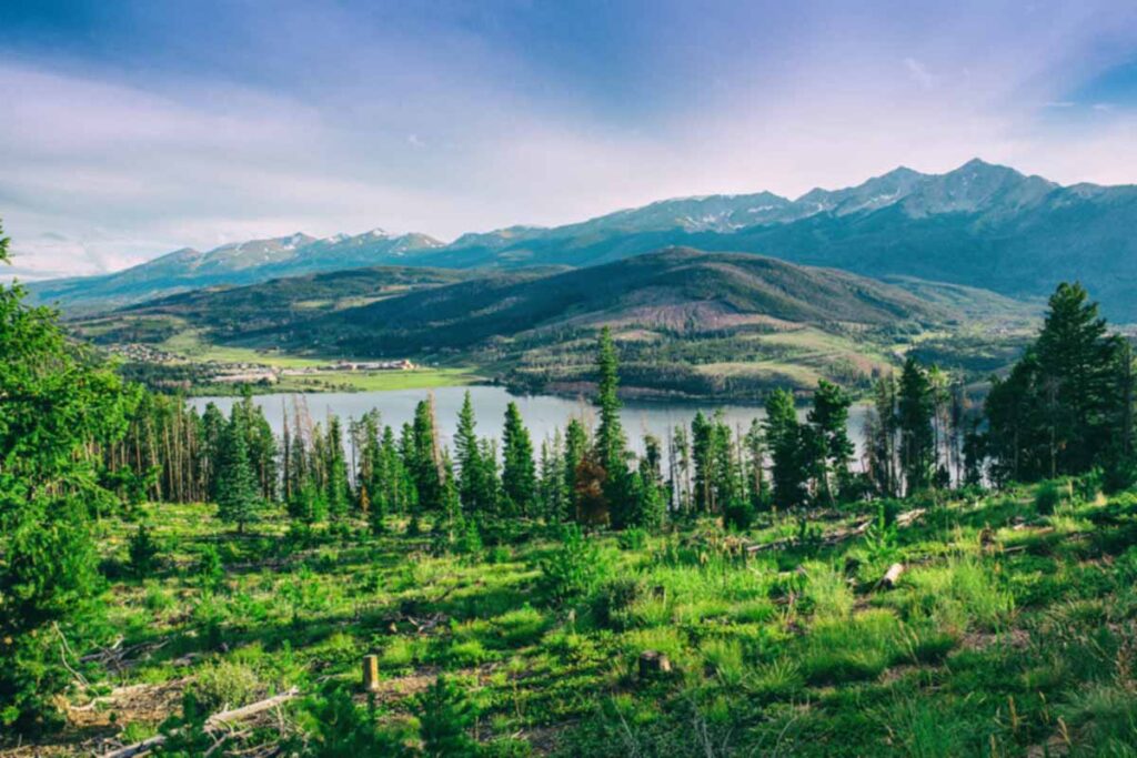 a landscape represents the beauty in colorado cbt