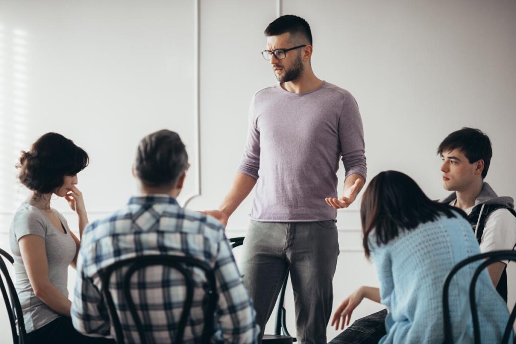 man in group therapy describing how does outpatient alcohol detox work