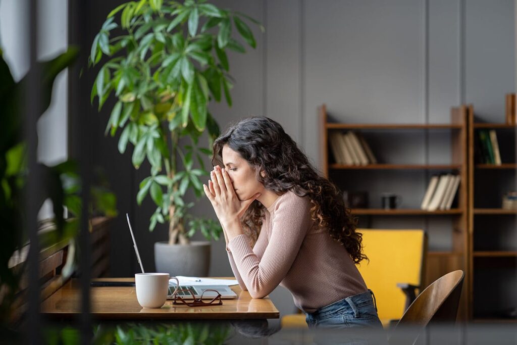 woman on laptop learning about opiate addiction signs